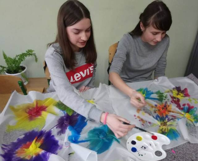 Кілька дотиків пензликом - і народжуються яскраві чарівні квіти